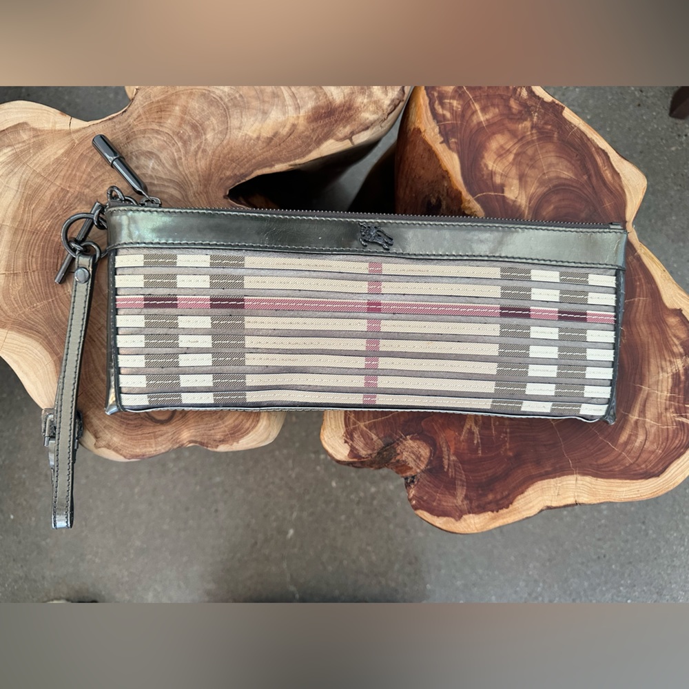 Burberry clutch